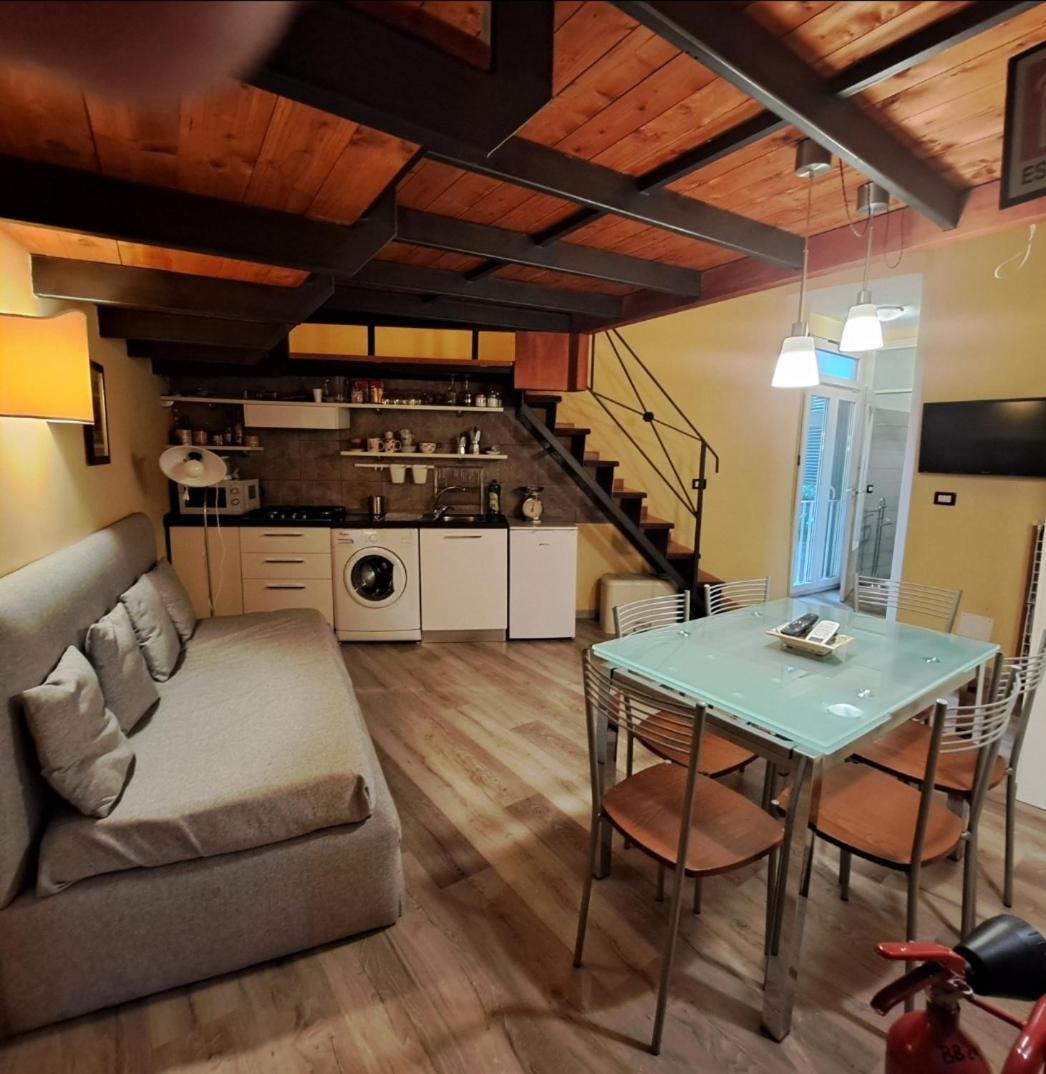 Guide Tour Apartments Неаполь Екстер'єр фото