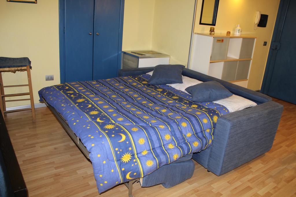 Guide Tour Apartments Неаполь Екстер'єр фото
