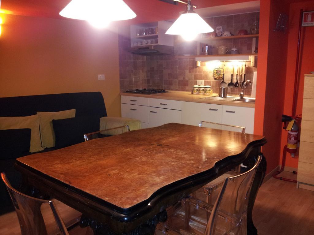 Guide Tour Apartments Неаполь Екстер'єр фото