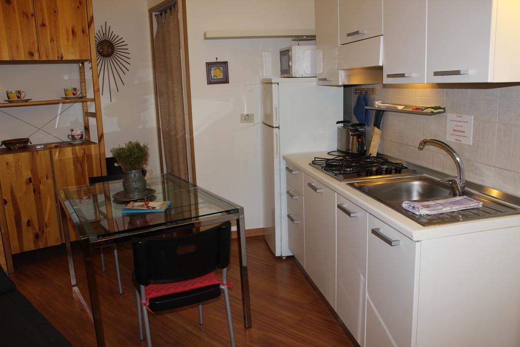 Guide Tour Apartments Неаполь Екстер'єр фото