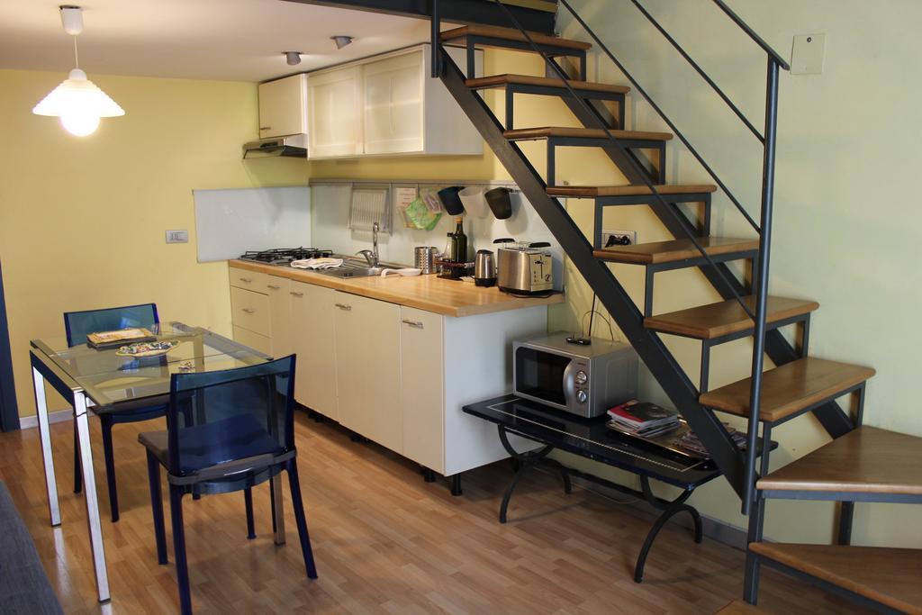 Guide Tour Apartments Неаполь Екстер'єр фото