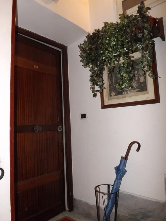 Guide Tour Apartments Неаполь Екстер'єр фото