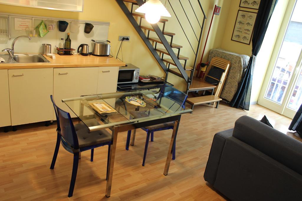 Guide Tour Apartments Неаполь Екстер'єр фото