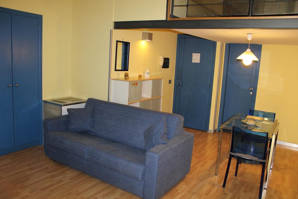 Guide Tour Apartments Неаполь Екстер'єр фото